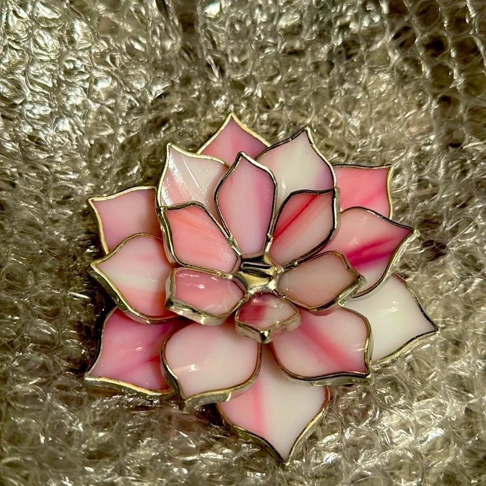 Pink/white Metal Lotus Flower Ring Holder NEW 🏷️
